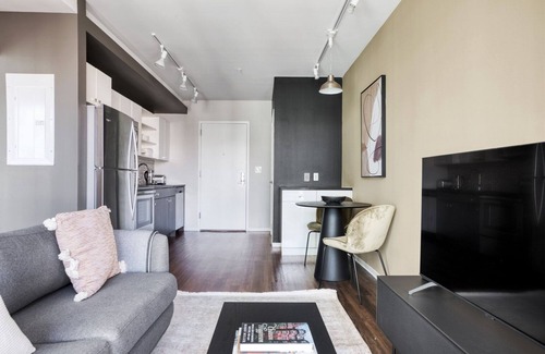 Theatre District Apartamento | Airy Chinatown/Theater District 1BR w/ Gym & W/D, nr T, by Blueground