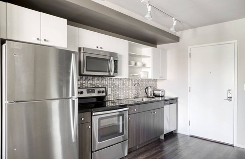 Theatre District Apartamento | Airy Chinatown/Theater District 1BR w/ Gym & W/D, nr T, by Blueground