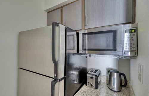 Gateway Apartamento | Airy Gateway Studio w/ Gym, Pool, nr Soccer, by Blueground