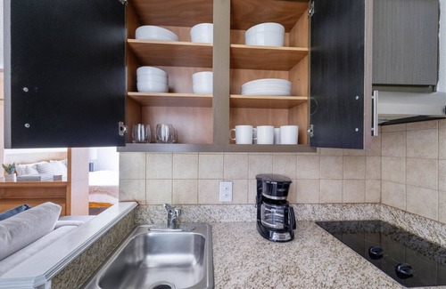 Gateway Apartamento | Airy Gateway Studio w/ Gym, Pool, nr Soccer, by Blueground
