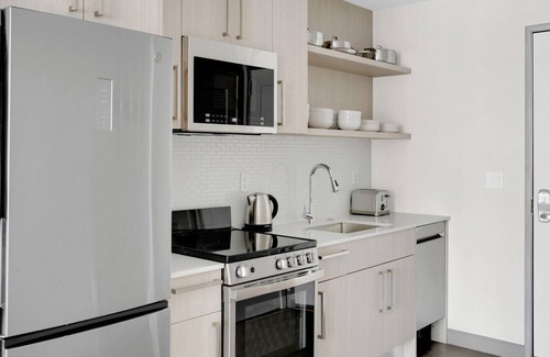 Forest Hills - Woodbourne Apartamento | Airy Jamaica Plain Studio w/ Gym & W/D, near Orange Line, by Blueground