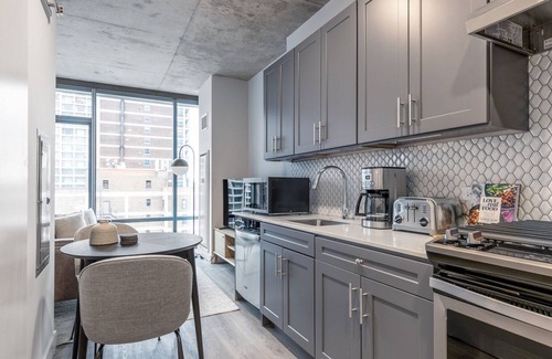 Lake View East Apartamento | Airy Lakeview Studio, w/ W/D, Gym, near Lincoln Park, by Blueground