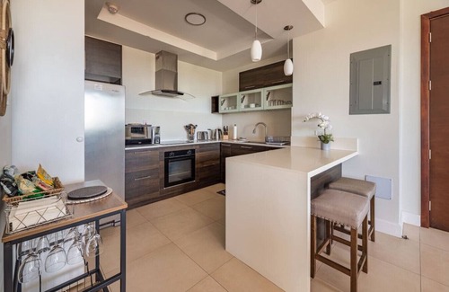 Saint Andrew Apartamento | Airy & modern condo with AC Gym and roof top pool