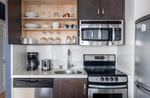 Lower Nob Hill Apartamento | Airy Nob Hill 1BR w/ Sauna + Gym, near Union Sq by Blueground