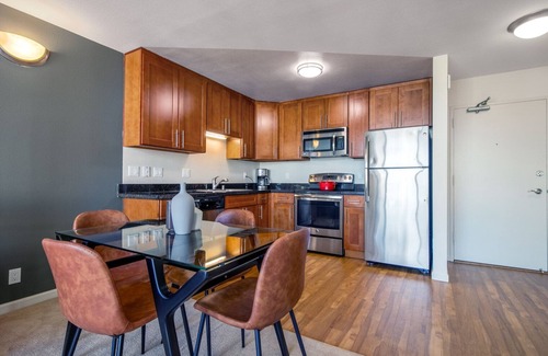 North Beach Apartamento | Airy North Beach 1BR w/ Pool, Fitness Center, near Muni, by Blueground