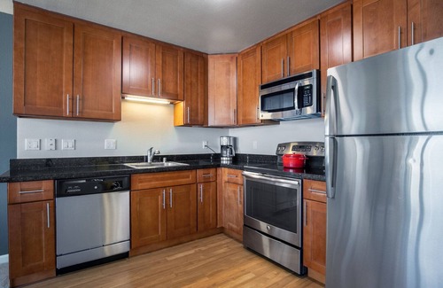 North Beach Apartamento | Airy North Beach 1BR w/ Pool, Fitness Center, near Muni, by Blueground