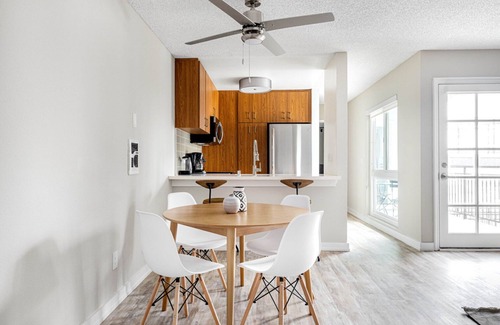 South Redondo Apartamento | Airy Redondo Beach 1BR w/ Pool, Gym, 1 block from beach, by Blueground