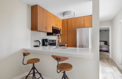 South Redondo Apartamento | Airy Redondo Beach 1BR w/ Pool, Gym, 1 block from beach, by Blueground