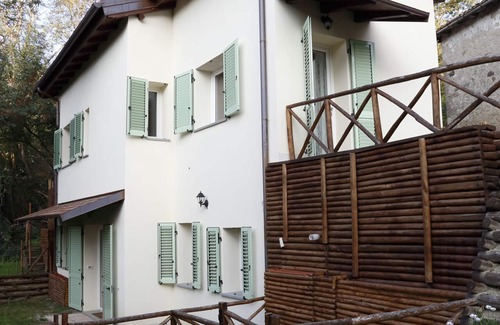 Farne Apartamento | Estudio con jardín con vistas al bosque de los Apeninos, ideal para excursiones de relax.
