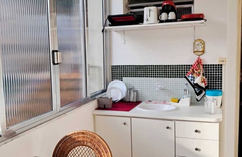 Copacabana Apartamento | Airy studio in Copacabana, 4 blocks from the beach.