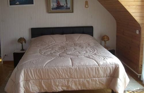 Courtoisville-Sillon-Moka Villa | Amplia villa de 350 metros del balneario y la playa en el corazón de St. Malo