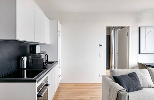 Favoriten Apartamento | Airy Wieden 1BR w/ Balcony, Gym, Elevator, walk to U-Bahn, by Blueground