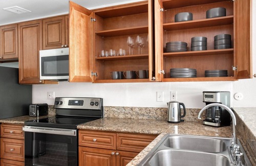 Woodland Hills Apartamento | Airy Woodland Hills 1BR w/ Pool & Gym, nr Warner Center, by Blueground