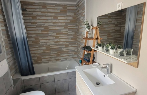 Calais Apartamento | Aiscal - Appart Hotel 70m2 for 6 people - Arrival 24/24h digicode access