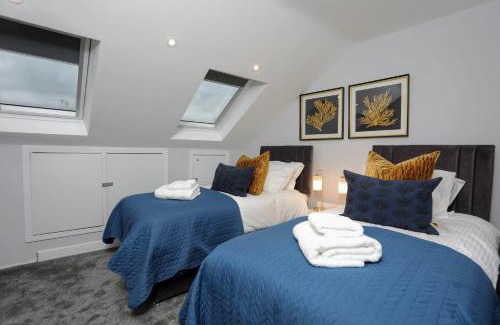 North Finchley Apartamento | Aisiki Apartments at Stanhope Road, North Finchley, Air-conditioned 3-Bedroom & 2-Bathroom, Pet-Friendly Duplex Flat, King or Twin Beds, with Free Wi-Fi