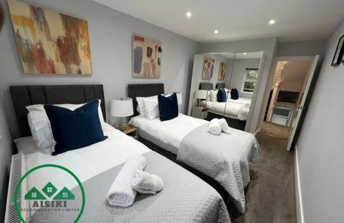 North Finchley Apartamento | Aisiki Apartments at Stanhope Road, North Finchley, Airconditioned Multiple 2 or 3-Bedroom, Pet Friendly Duplex Flats, King or Twin Beds with Free Wi-Fi