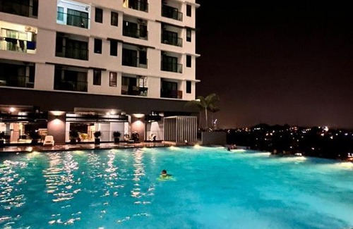 Kajang Apartamento | AISYAH HOMESTAY@ VISTA BANGI. A Lovely one studio service apartment with pool