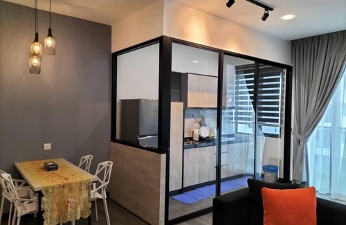 Kajang Apartamento | AISYAH HOMESTAY@ VISTA BANGI. A Lovely one studio service apartment with pool