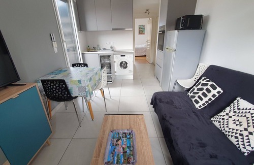 Aix-les-Bains Apartamento | Aix-les-Bains Grand Port T2 Furnished 3 Stars Terrace 57m2