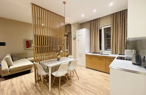 Blloku Apartamento | AJ Apartments: City Center View Apartment