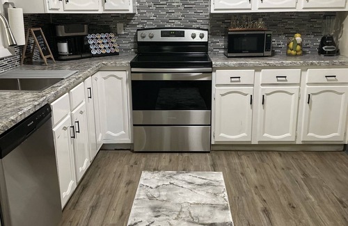 Eastside Casa | AJ's VILLA w/FREE PARKING