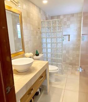 San Antonio Tlayacapan Casa | Ajijic 2 Bedroom Home -Walk to Everything-Bikes -Patio -Pickleball Court-Gym