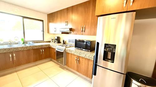 San Antonio Tlayacapan Casa | Ajijic 2 Bedroom Home -Walk to Everything-Bikes -Patio -Pickleball Court-Gym