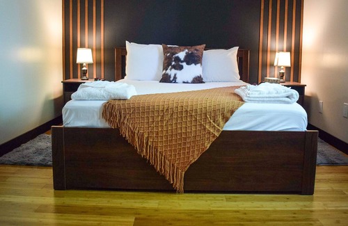 Tobyhanna Cabaña | AJOUPA🏕:Dog 🐕 friendly, lake view, Mega Arcade + Hot Tub.