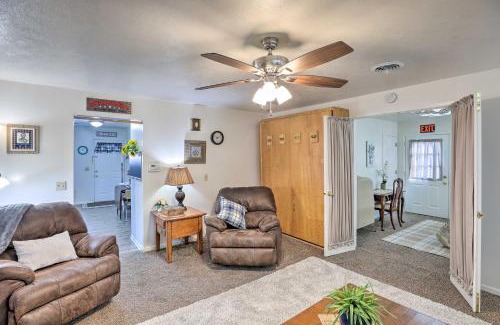 Akron Apartamento | Akron Apartment with Balcony - Hunting Nearby!