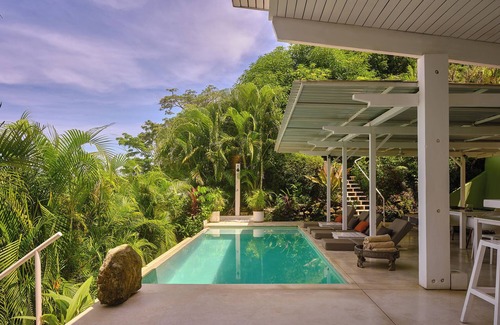 Playa Santa Teresa Apartamento | Akwa Ocean View Room w/shared pool steps to beach