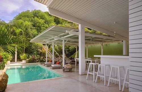 Playa Santa Teresa Apartamento | Akwa Ocean View Room w/shared pool steps to beach