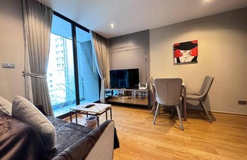 Si Phraya Apartamento | AL Define Condo
