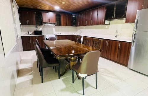 Al Jubail Apartamento | AL HUWAILAT 3 BED ROOM DELUX APPARTMENT b