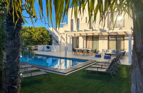 Cabo Roche Villa | Al Mar. Casa moderna Andaluza, acceso a la playa y vistas