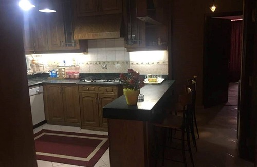 Al Rehab Apartamento | Al Rehab Apartment. (con jardín privado)