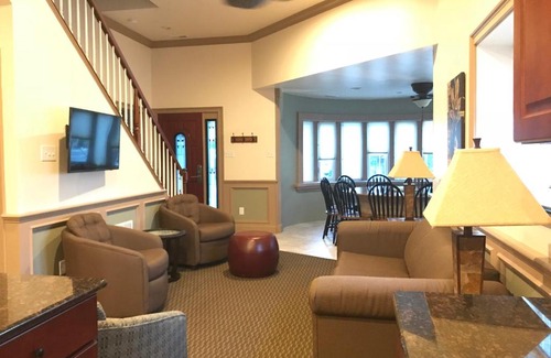 Wildwood Hotel | Ala Moana Motel & Suites