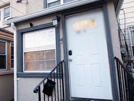 South Jamaica Apartamento | Alafia- Cozy JFK Area Home - This property is a hosted property meaning the host live on site