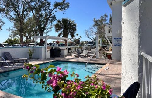Holmes Beach Hotel | Alamanda Villas on Holmes Beach