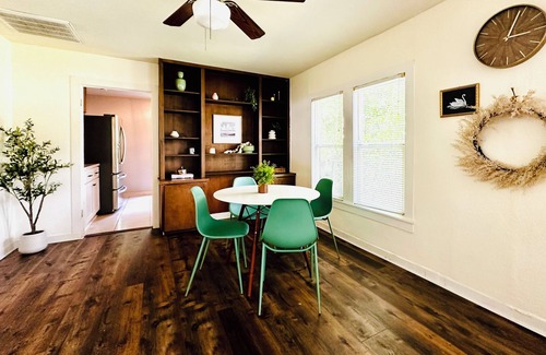 San Marcos Casa | ALAMO HAUS: Quiet Neighborhood, Cozy Charm, Walk to TXST, Fenced Yard, Clean!