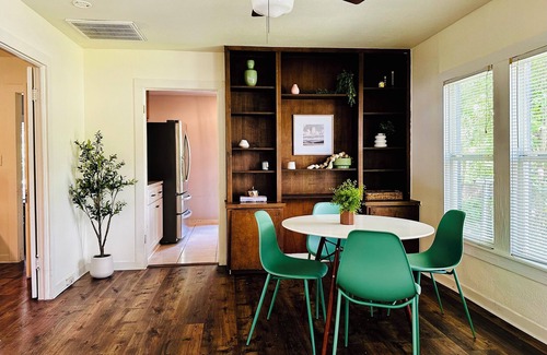 San Marcos Casa | ALAMO HAUS: Quiet Neighborhood, Cozy Charm, Walk to TXST, Fenced Yard, Clean!