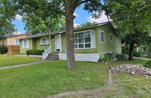 Willshire Terrace Casa | Alamo Height Home near Broadway & Downtown, Pet Friendly.