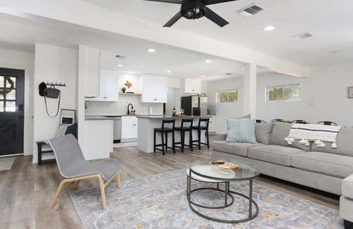Oak Park - Northwood Casa | Alamo Heights-Close to Downtown-2 King Beds