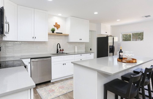 Oak Park - Northwood Casa | Alamo Heights-Close to Downtown-2 King Beds
