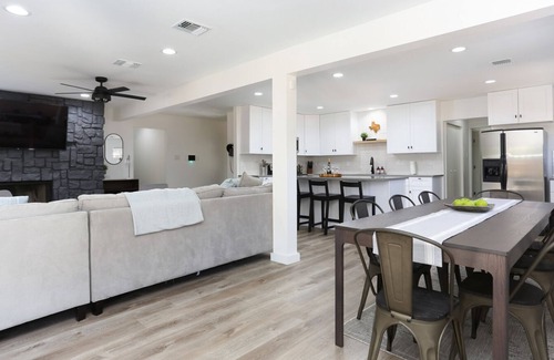 Oak Park - Northwood Casa | Alamo Heights-Close to Downtown-2 King Beds