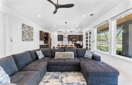 San Antonio Casa | Alamo ranch casita!! Stylish family friendly home!!