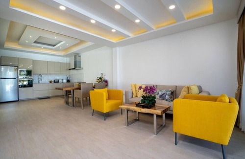 Laguna Casa | Alanti Villa close to Bangtao beach and bars!