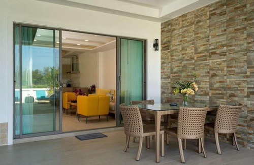 Laguna Casa | Alanti Villa close to Bangtao beach and bars!