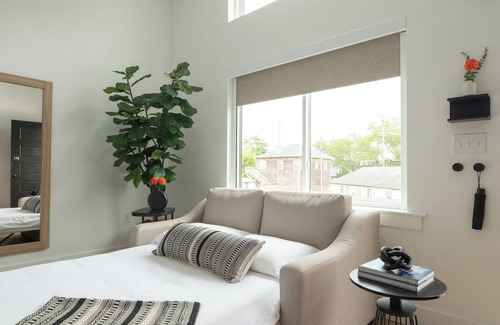 Rehoboth Beach Hotel | Alaskan King Suite | The Waypoint | w/Free Parking & Near Rehoboth Beach