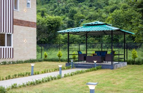 Kaul Villa | Alaya Stays 3 BHK with Lush Garden & Gazebo - Avasa