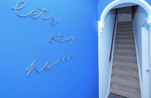 Newcastle-Under-Lyme Casa | Albany House by YourStays